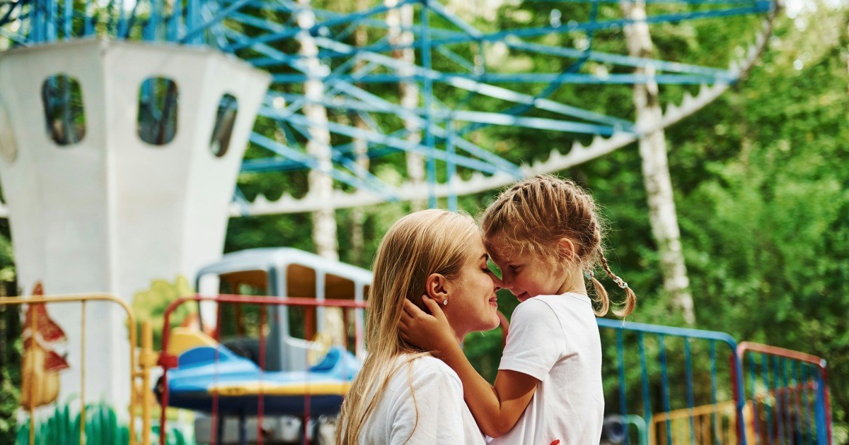 Entitled mom hands Disney World worker her baby and takes off immediately, forcing worker to spend an hour looking for the child's family: ‘You can't just drop your baby off’