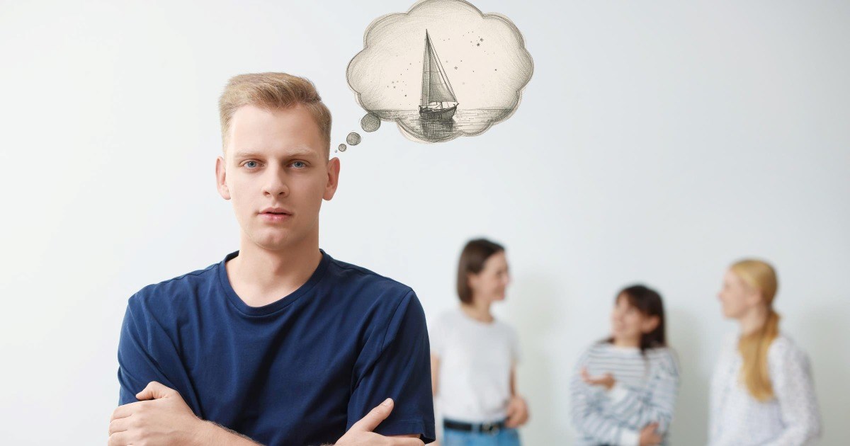 UPDATE: Friend group recruited for Coral’s “free wedding” learns the real reason is the groom wants to use the budget to buy a sailboat: ‘Very useful and practical thing to have when you are living in the city!’