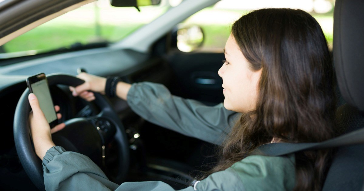 Mom defends 15-year-old daughter's right to drive around with her friends at night, dad is infuriated at his wife's permissive attitude: 'She left around 7:45 and I asked she be home at 10'