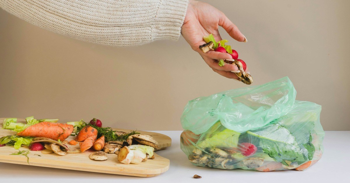 19-year-old daughter throws away $306 worth of her parents' food because of their "disgusting" kitchen hygiene: 'They treat me like a villain just because I’m using my education to keep us safe'