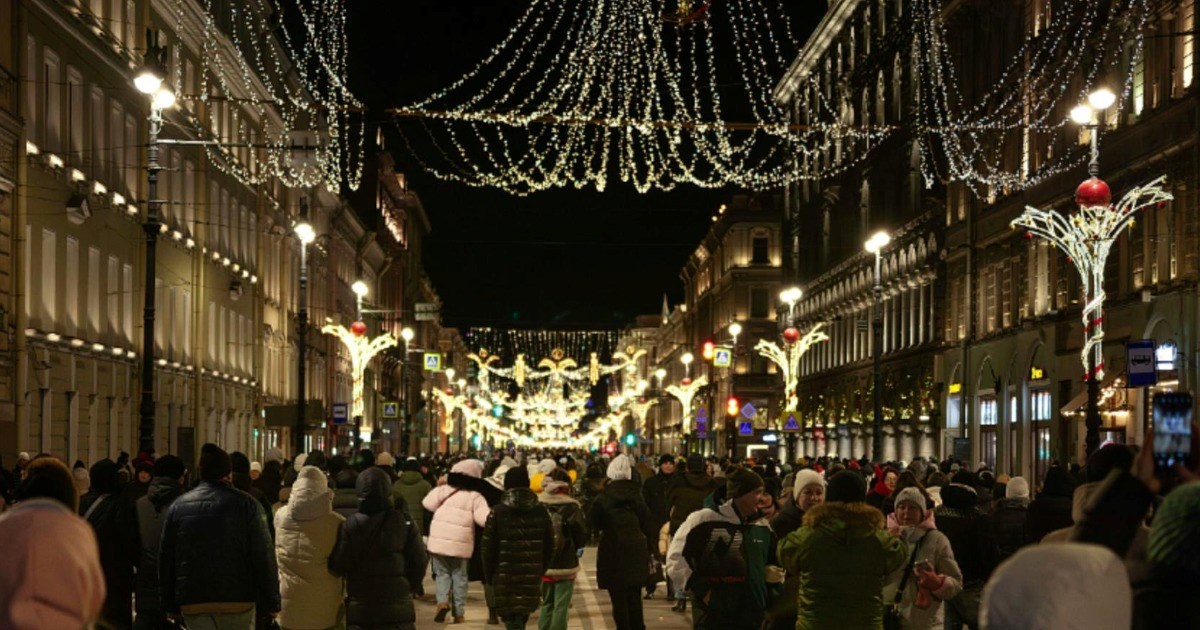 'I'm a Grinch and I'm not sorry': Grandparents purchase VIP holiday tickets for family, then gives them to strangers after ex daughter-in-law tries to hijack the event to impress her new in-laws