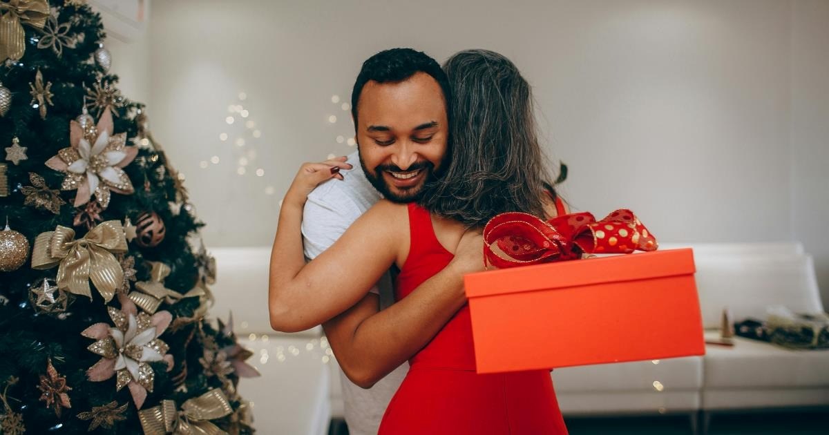 Wealthy husband buys a fake designer bag for his wife, then gaslights her after it breaks, humiliating her at the Gucci store when she demands a repair: ‘He misled me’