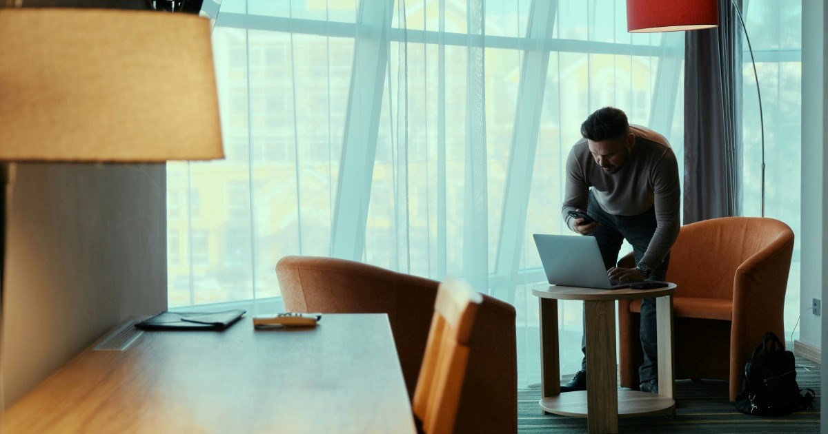 Employee drives 2 hours into office to find that nobody else is there, coworkers didn't tell them not to come in: 'Even the newer staff knew not to come in, but nobody is answering'