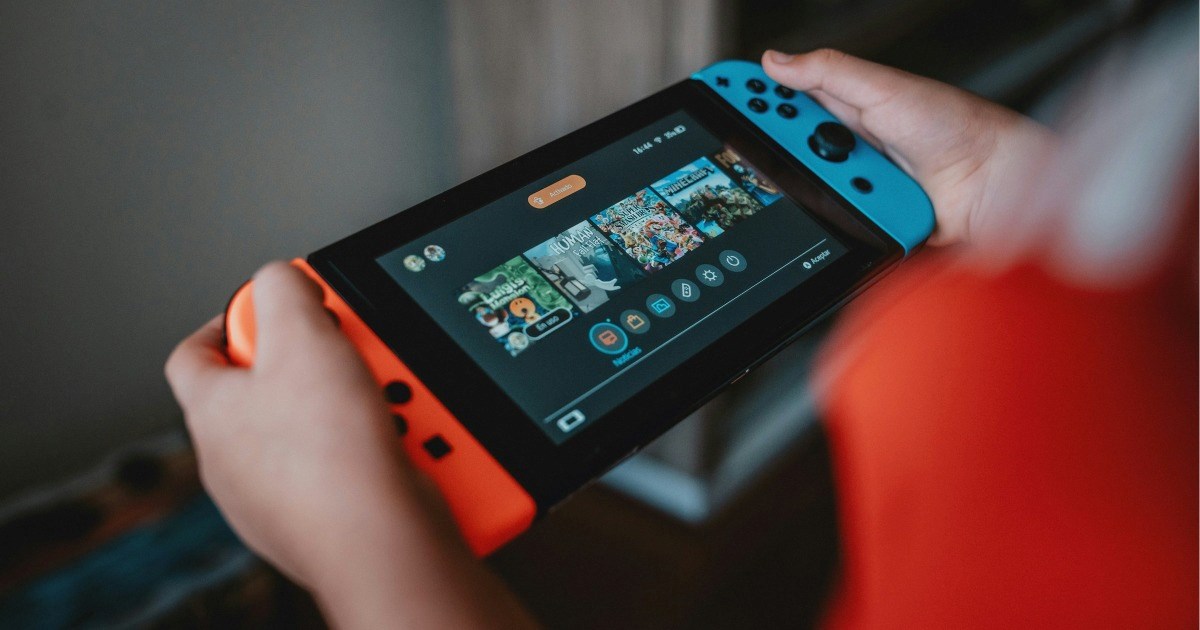 Uncle lets 7-year-old nephew play with his Nintendo Switch, only to be met with mom's demands to give him the console for good, uncle refuses: ‘It's my hard-earned property’
