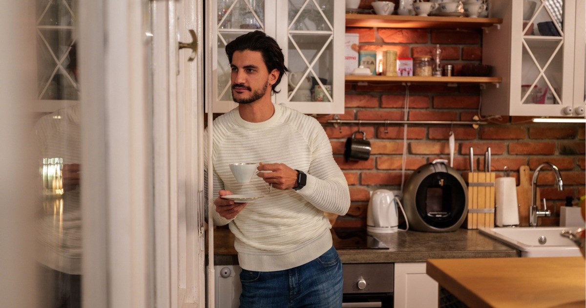 Girlfriend’s unemployed brother moves in, lives rent-free for 6 months, leaving the boyfriend feeling like a stranger in his own home: ‘Every night I come home and theyre playing video games together or watching movies or ordering food’