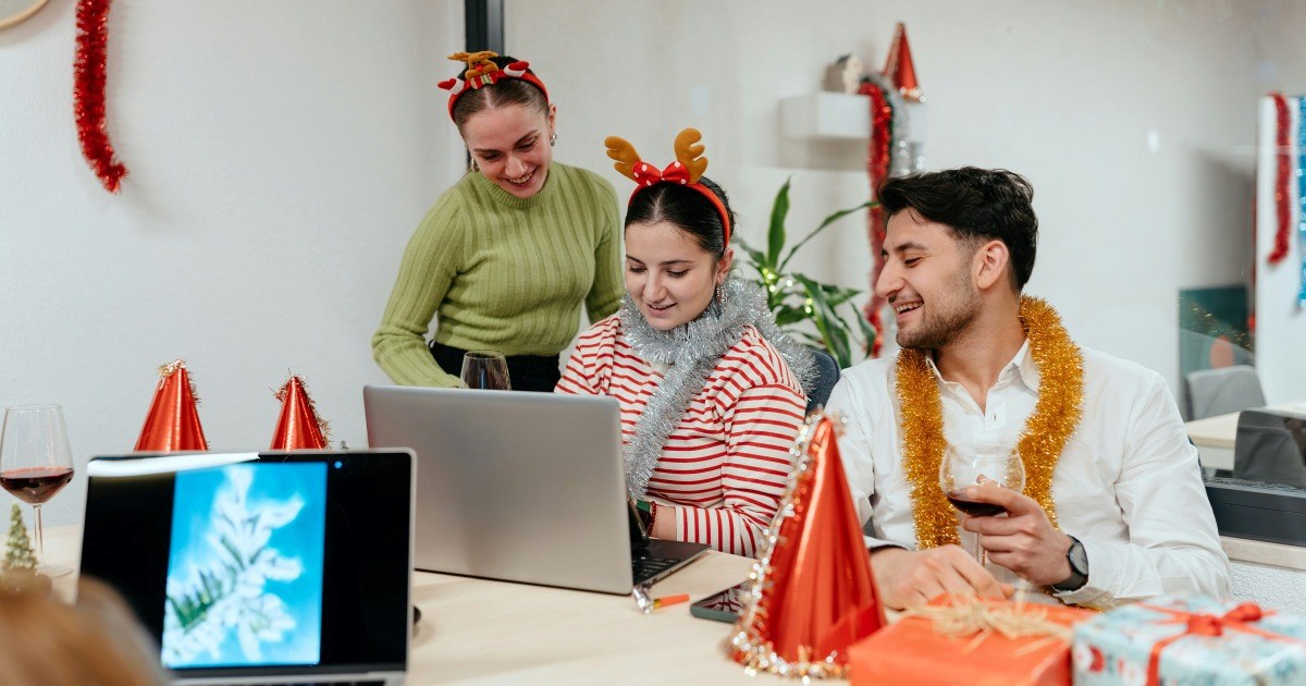 Boss gives 2-day notice for holiday party, asks employees for $25-30 gift and a homemade appetizer: 'That’s not a party, that’s unpaid homework with a cover charge'