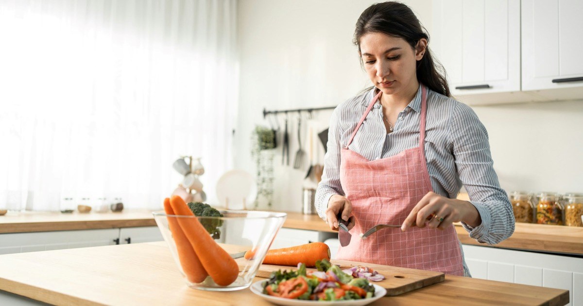 Mom starts cooking nutritious meals to better her daughter's health, but her husband and son insist they get separate meals: ‘I'm not cooking two separate meals every day’