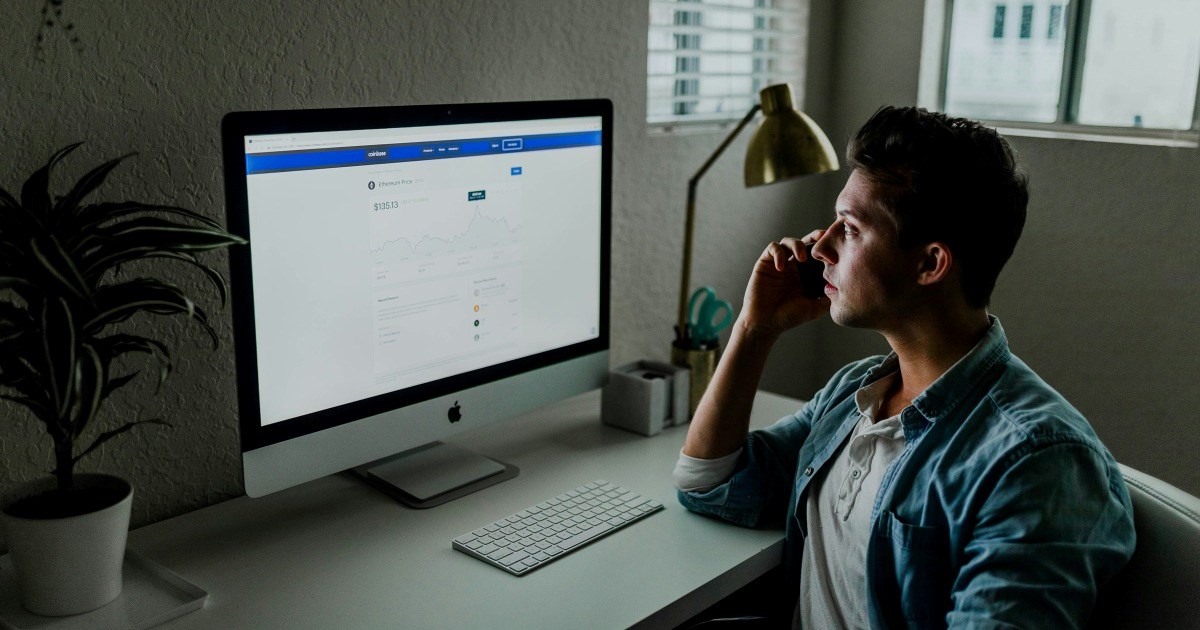 IT worker is blamed for coworker showing up late, says it's their fault for leaving on time: 'They’ve basically gotten used to arriving late, and the person ending the shift is stuck covering past their scheduled time'