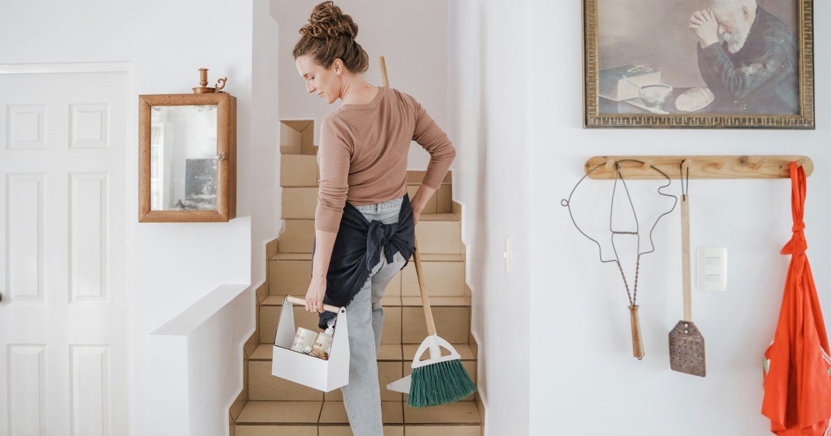 Roommate asks for $60/month to do her chores, doesn't understand why other roommates refuse: 'We are all adults and should be cleaning after ourselves'