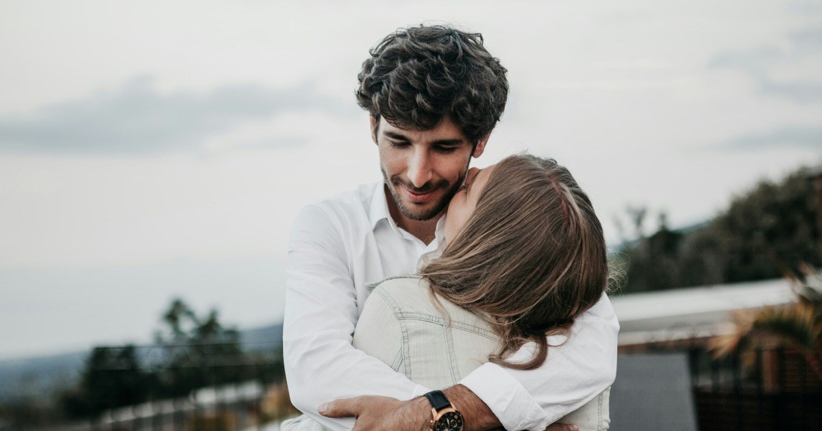 Husband defends wife’s rights and privacy after his mom pressures them and insults her while living with them: 'The issue is my mom desperately wants a grandchild'