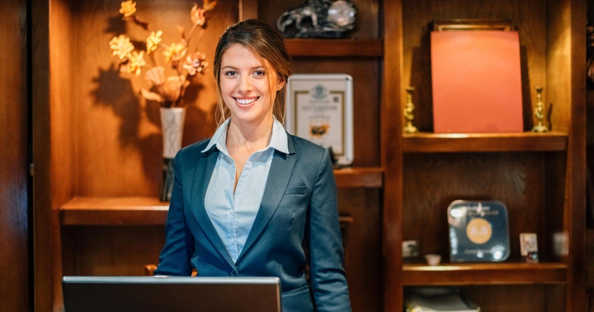Hotel worker ignored for months by entitled coworker, refuses to switch shifts for her and shuts down her sudden attempt to act like they’re still friends