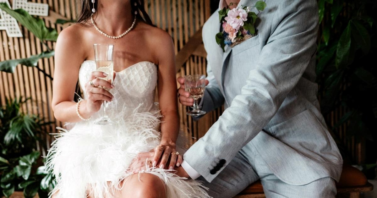 Couple reveals that their wedding is fake by announcing they have been secretly married for years, family and friends protest: ‘We were lied to’
