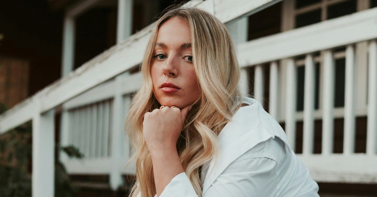Spoiled cousin living on her parents' expense, gets cut off by entire family after her entitled demands and grudges cross the line