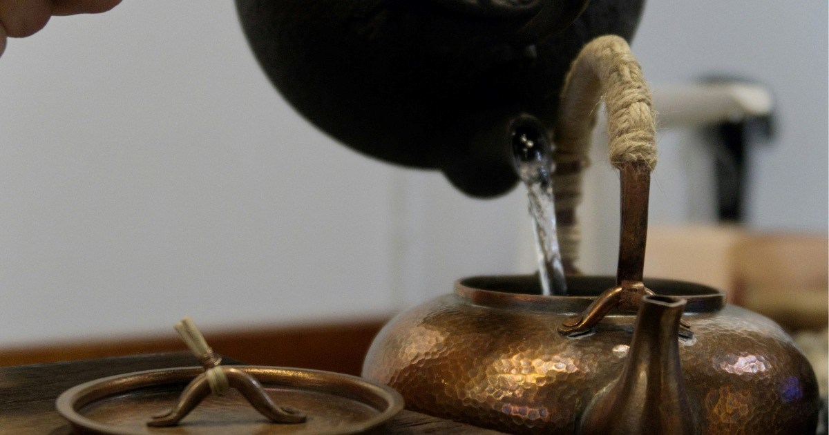 Cat sitter ruins friend's $500 teapot while they were away, refuses to pay them back: 'It smells like soap. It also has multiple scratches on the inside'