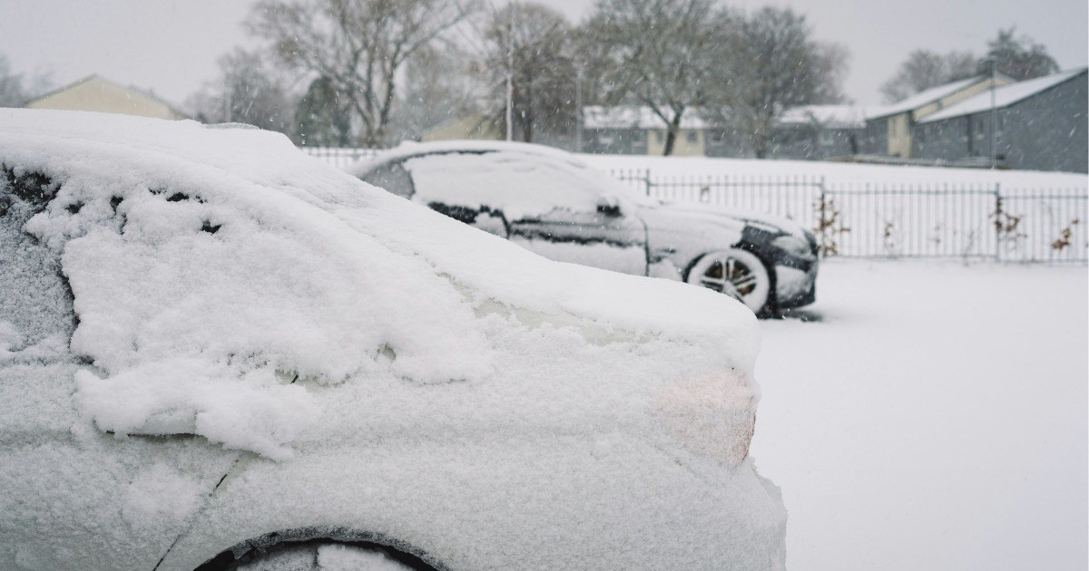 Gym manager reprimands personal trainer for staying home during blizzard travel ban despite their clients canceling: 'I'm expected to find an alternate route to work'