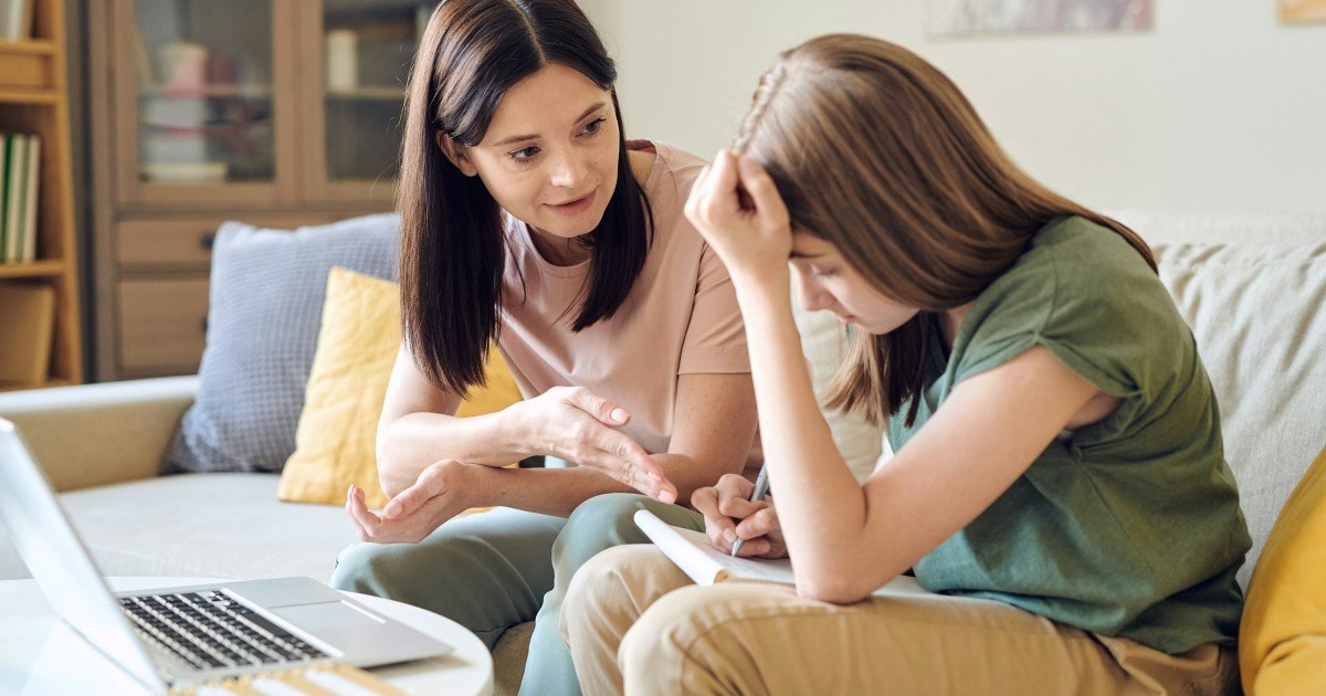 17-year-old tells mom she doesn't want her AI-written letter for her high school graduation ceremony, mom calls her a bad daughter