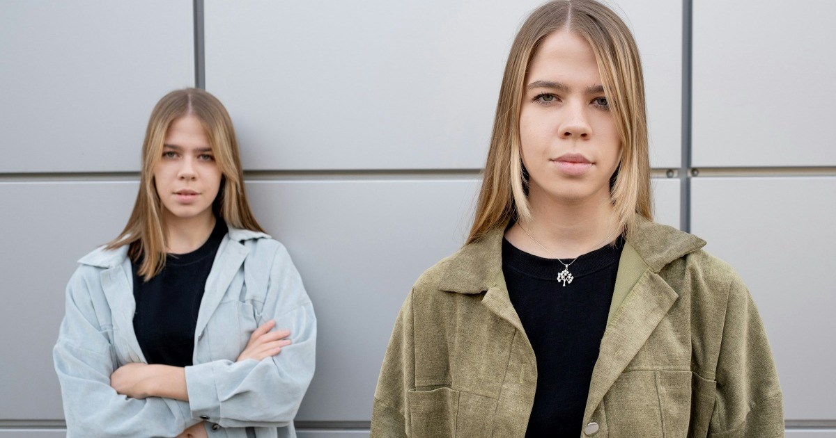 Mom demands 25-year-old unemployed stepdaughters move out, claims she'll take her other kids and leave if they don't: ‘They’ve completely taken over my home’