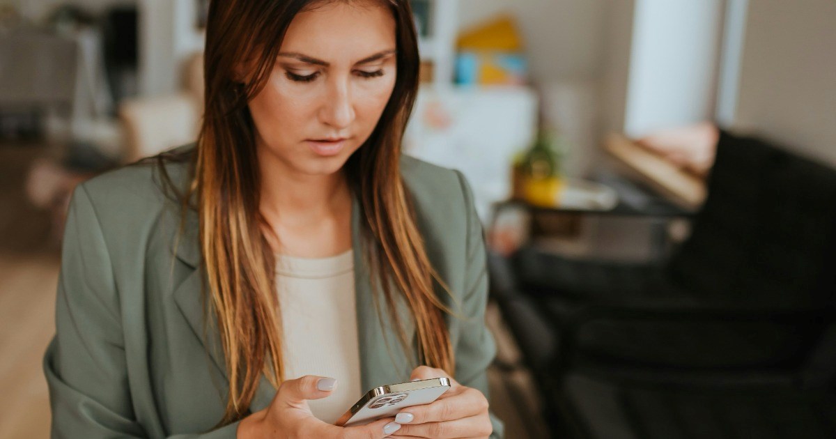 Job candidate hangs up on recruiter who calls their salary expectations "cute": 'Did I overreact?'