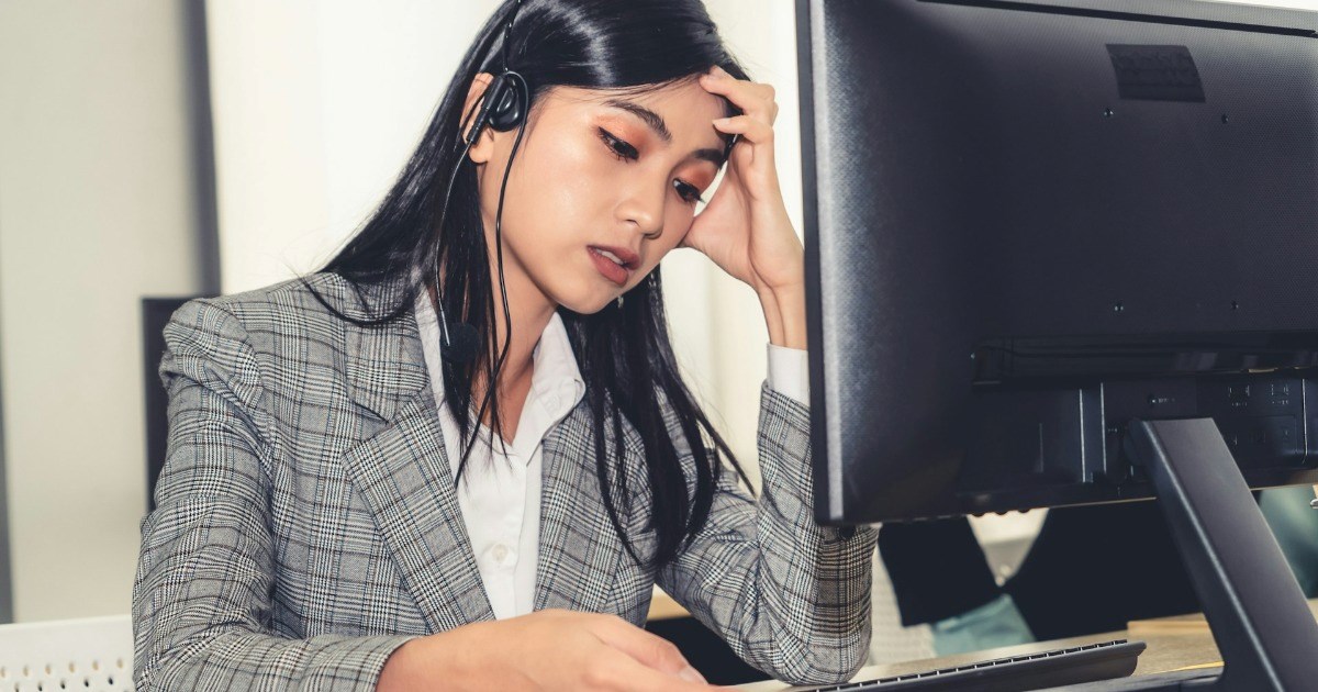 Incompetent call center manager forces employee to follow awkward script word for word, gets a lesson when customer calls to compliment it: ‘Did you just say included therein?’