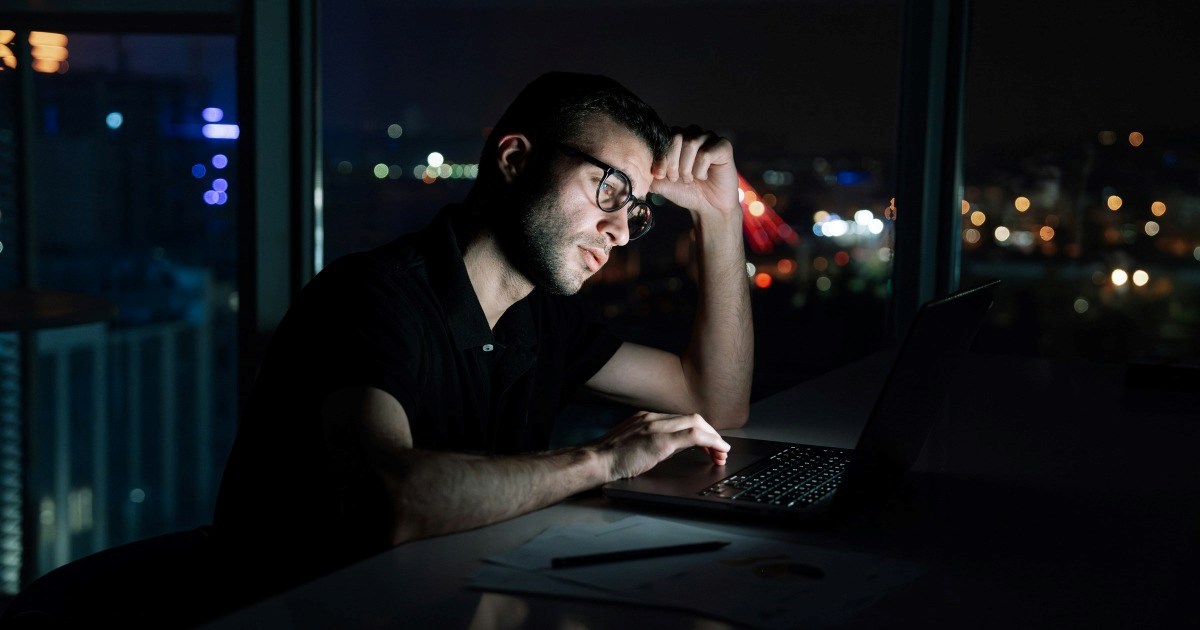 Boss continually calls employee outside of work hours, schedules 30 minute meetings after the workday is over: 'I’ve received calls from him at 1am before'