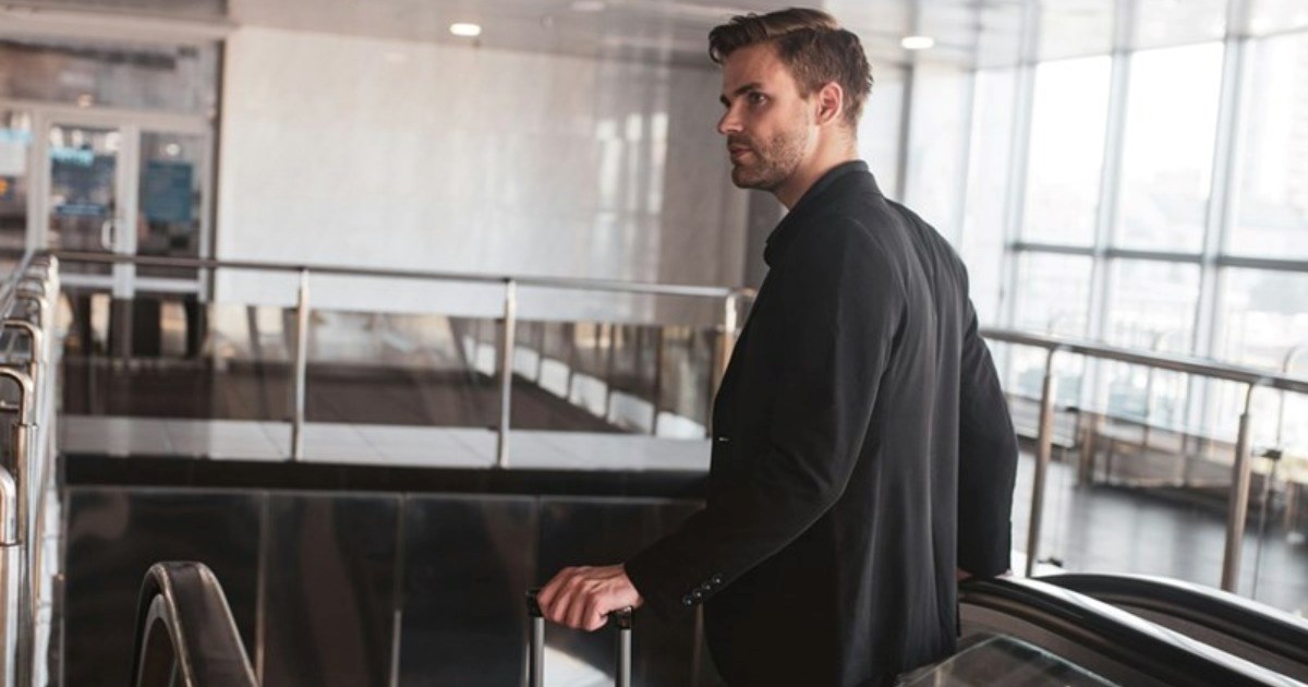 Company policy forces employee to book a flight for himself and the boss that's 5 extra hours just to save $250, airline upgrades employee but not boss, policy gets changed by Monday: ‘Oh, the kicker…