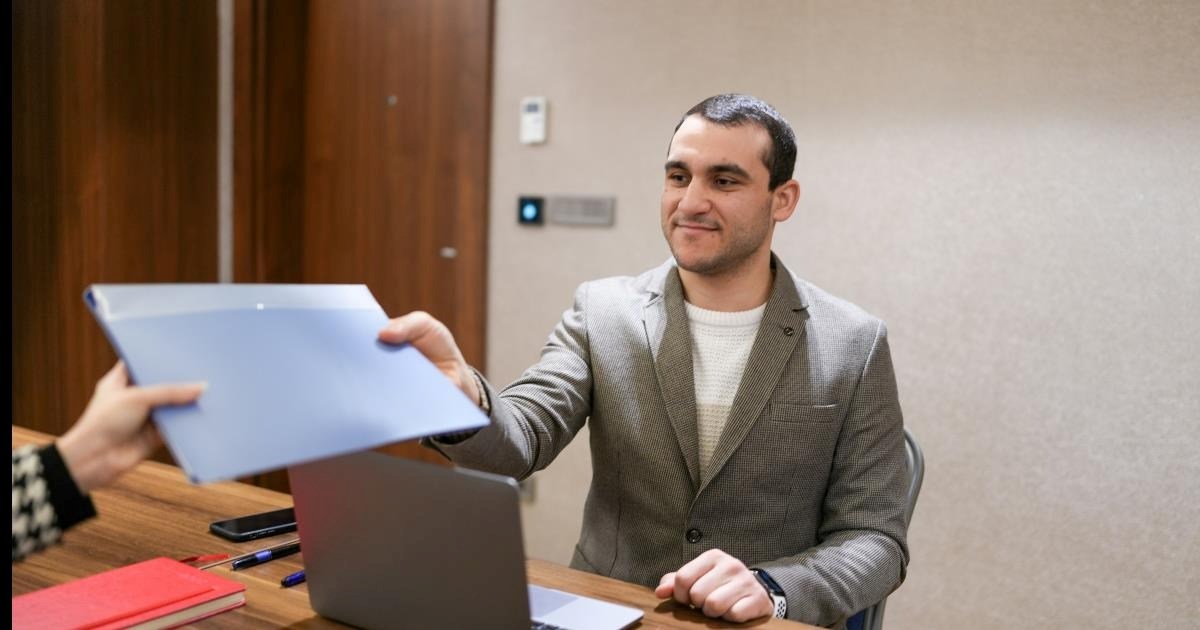 Job candidate rescinds application after waiting almost 2 hours to be interviewed: 'It was literally 11:45am. Almost noon. My interview was at 10:00am'