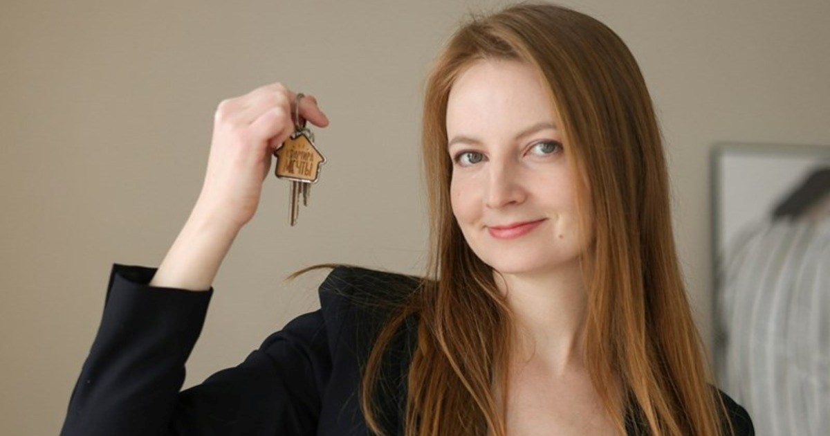 Irresponsible tenant relies on a remote worker neighbor as her personal 'backup key' until he cuts off communication: ‘She would even message me in wee hours’