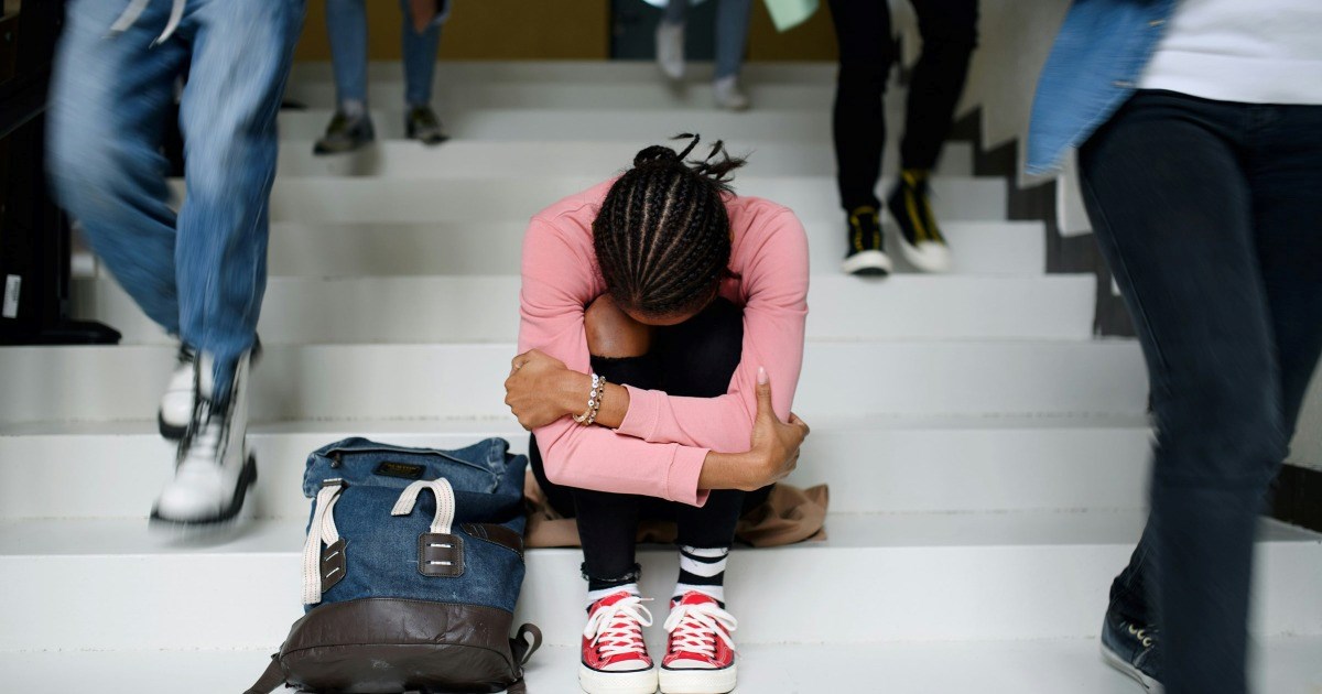 15-year-old student quits exclusive art class forcing the whole program to go under, is blamed for its downfall