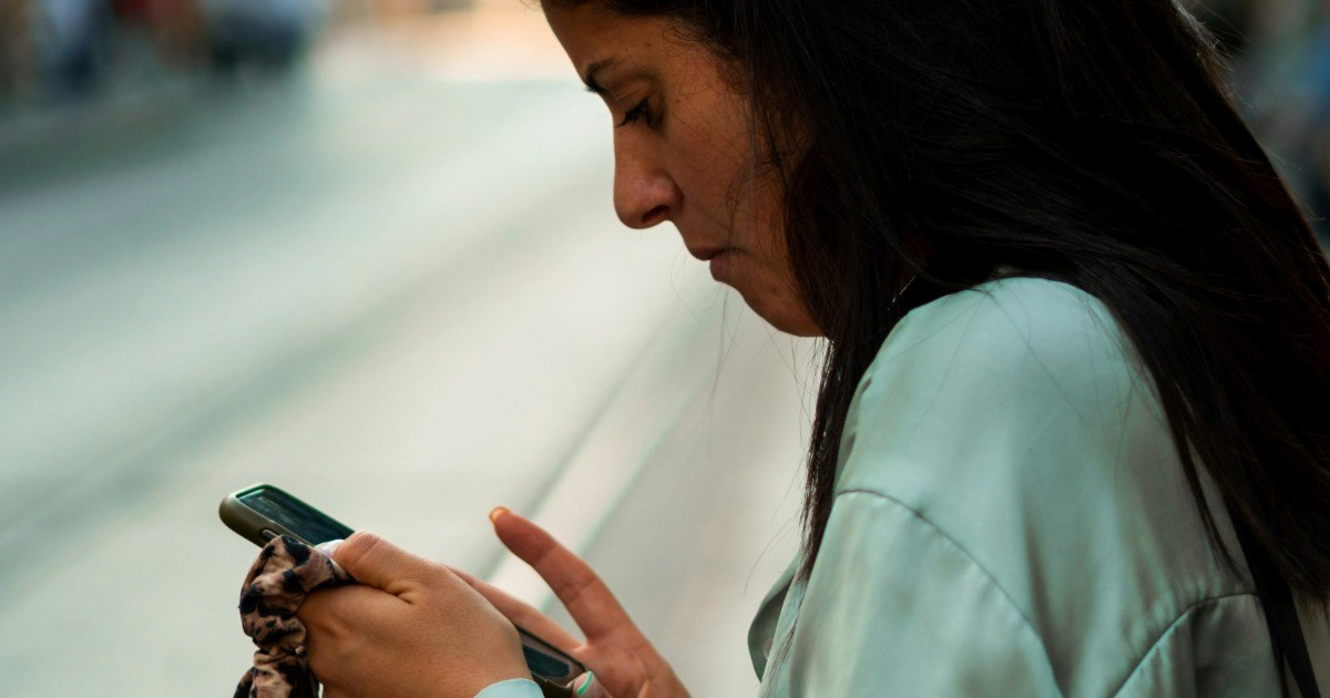 Entitled woman sends nonstop housekeeping complaints while freeloading in her neighbor's apartment while she’s away: ‘She called daily, texted multiple times a day’