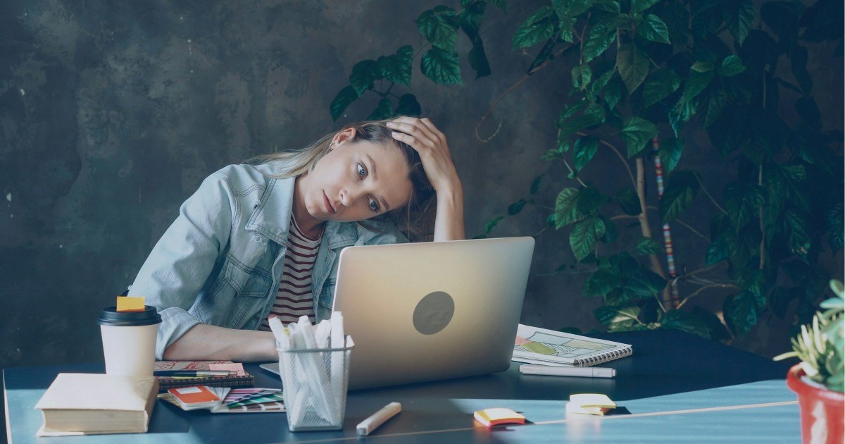 Woman loses a job offer after her former manager, who volunteered to be her reference, flags burnout concerns to the hiring company