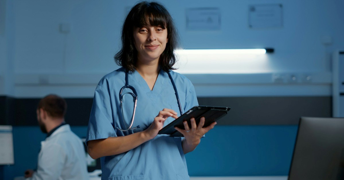Hospital employee negotiates higher pay during “lateral” transfer, HR calls furious after they reveal salary details to coworkers: 'Compensation conversations are supposed to be handled by experts'