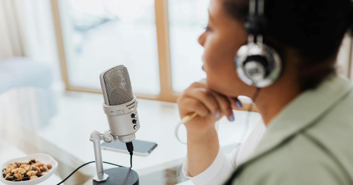 Office worker ices out his coworker Dana when she tries to force her true crime podcast onto everyone in the workplace: 'I'm not interested!'
