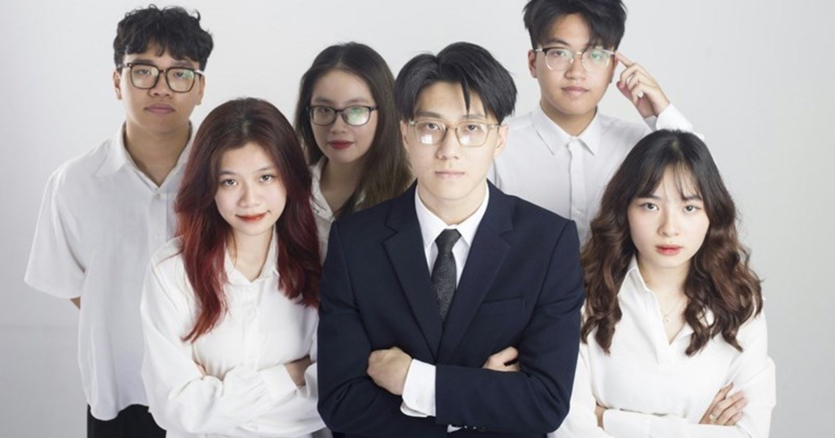 Boss demands employee 'evaluate' whether leading people is for him after getting too emotional in a meeting, employee is left wondering if he still has time to flip the script: 'Everything doesn’t scream trust. We have lost this trust in you.'