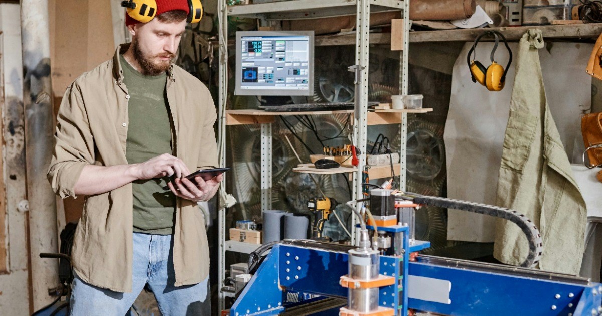Engineer kicks out friend-turned-partner after letting him buy into his already-thriving workshop for $1,700, watching him work two hours a day, and now the friend is demanding $3,000 and claims he owns the brand: 'My productivity literally doubled'