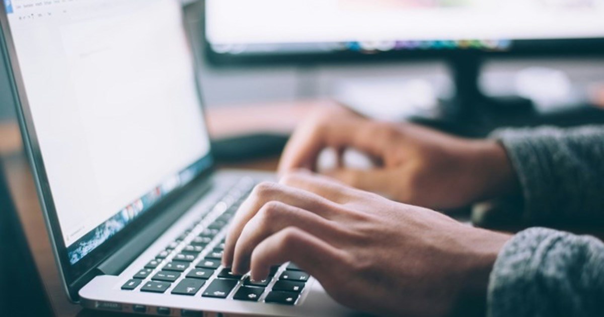 Manager demands to proofread every email that employee sends, and he maliciously complies, causing problematic delays for the company: ‘We suddenly got loads of follow up requests, responding to which of course needs approval from the manager’