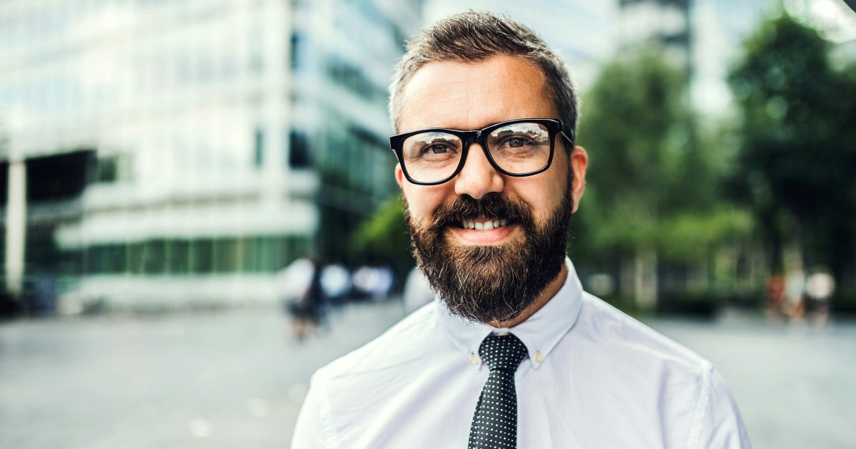 Employee lies about getting married to quit, but his boss makes him work from home instead, forcing him to juggle 3 jobs and wear a disguise near the office: ‘I told my boss I moved cities’