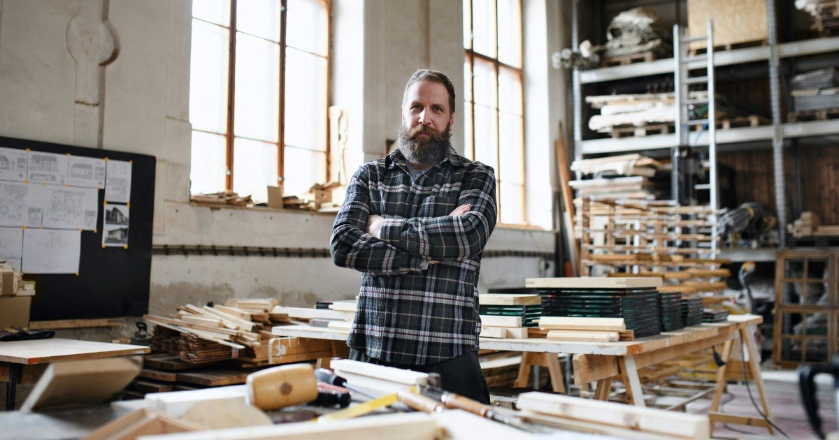 Top employee quits job and starts his own business after boss refuses to give him a raise, he thrives in the new business while old boss struggles: ‘What a fool’