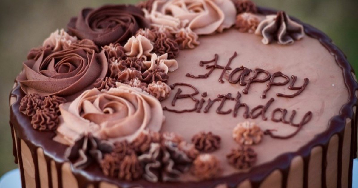 30-year-old woman wonders if she exaggerated by telling her 28-year-old boyfriend to plan his own birthday dinner: 'He has been staying with dad because “I ruined his birthday”'