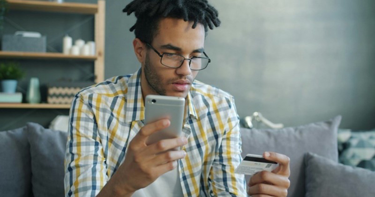 34-year-old man secretly pays for his 28-year-old brother's credit card debt and now his brother thinks he is a financial genius: 'Last week, he told our parents he's writing a BOOK about personal finance'