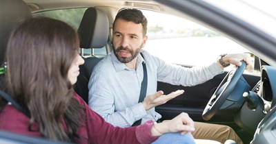 20-year-old girlfriend makes boyfriend pull over and Ubers home after a message pops up on his phone: 'He literally told me I’m being delusional and that my anxiety is ruining a good thing'