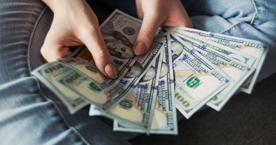 Mom pressures 19-year-old to spend her first paycheck on gifts for family instead of paying her friend back the $300 she owes her friend for concert tickets