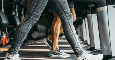 Guy asks entitled girl to use the treadmill she has been sitting on for 15 minutes, prompting confrontation with her mother, leading to them getting kicked out