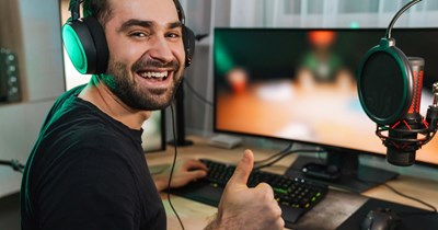 Man tells his girlfriend he wants to quit his 60k job to be a full-time streamer, she refuses to support the risky, unrealistic plan: ‘It did not go the way I hoped, she’s barely talking to me’