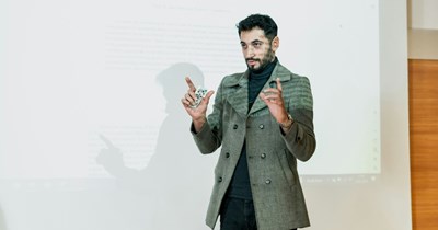 'I've been pretending to understand my job for 8 months': Employee admits they have no idea how to do their job as boss demands they lead presentation