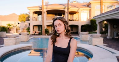 Wealthy 20-year-old college student gets told off by friend group for going into debt on purpose: 'I could just pay off the debt using my trust fund'