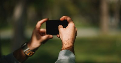 Employee snaps secret pictures of coworkers slacking off, tattling to the boss: 'She will always find something wrong someone did even if it's minor'