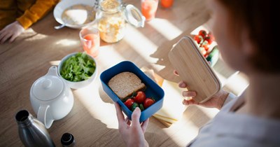 Mom forbids stepmom from making school lunch for her 16-year-old stepdaughter: 'Leah should just eat what the school provides because I don't have time to compete.'