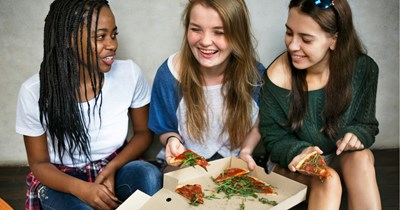 38-year-old Mom demands 16-year-old daughter stop eating the lunches her stepmother makes: 'Linda called husband and told him... I can stop playing Mom now'