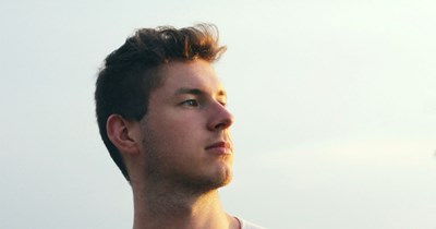 21-year-old sharing a bank account with controlling guardian worries she freeze his funds when he tries to move out and become financially independent