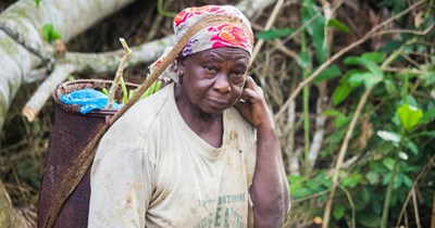 17-year-old refuses to give her struggling aunt $50 after she made a pact with her 19-year-old brother to send her money: 'Family is constantly asking my parents for money.'